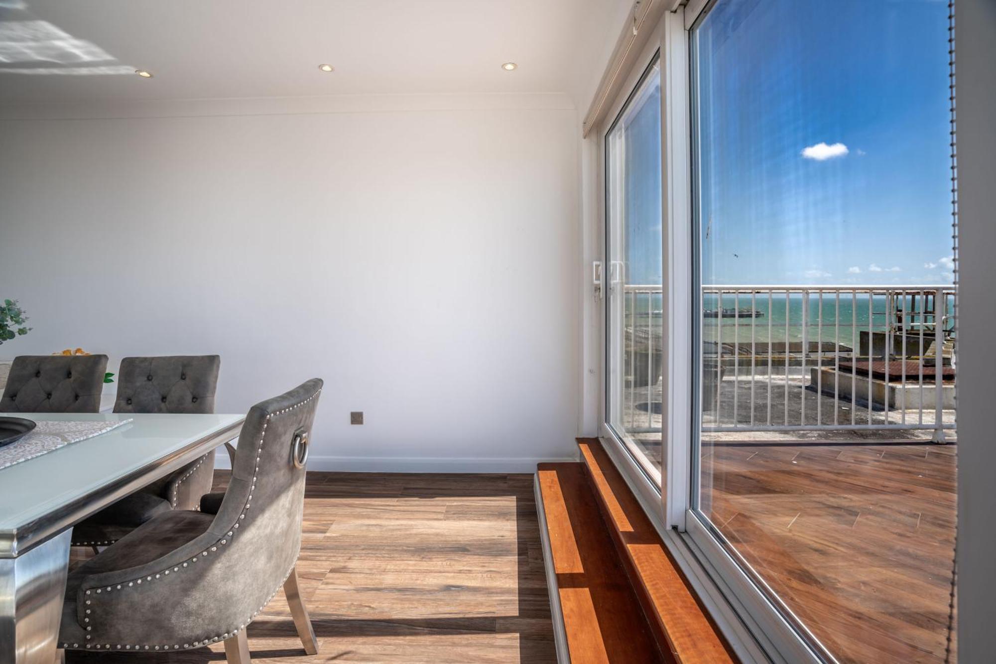 On The Beach Penthouse With Sea View - 3 Bedrooms - Roof Balcony - Spa, Sauna, Gym And Pool - Sleeps 6 Brighton ภายนอก รูปภาพ