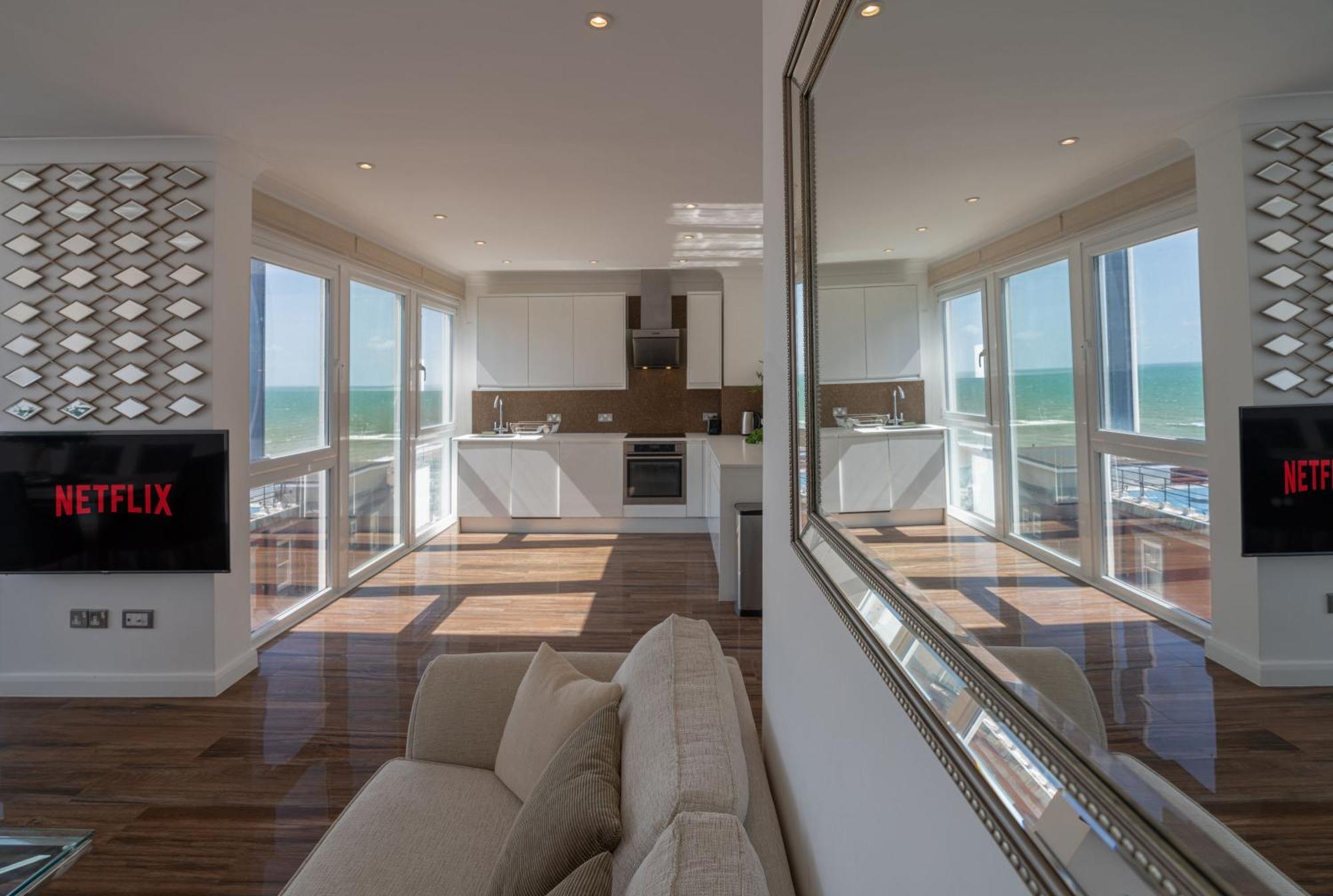On The Beach Penthouse With Sea View - 3 Bedrooms - Roof Balcony - Spa, Sauna, Gym And Pool - Sleeps 6 Brighton ภายนอก รูปภาพ
